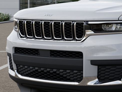 New 2025 Jeep Grand Cherokee L Laredo w/ Luxury Tech Group I image 11