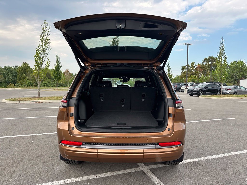 New 2027 Jeep Grand Cherokee Limited AWD/4WD image 16
