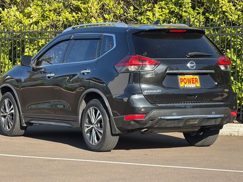 Used 2019 Nissan Rogue SV w/ Premium Package FWD image 6