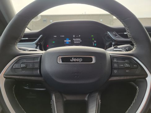 Used 2023 Jeep Grand Cherokee 4WD 4xe image 11