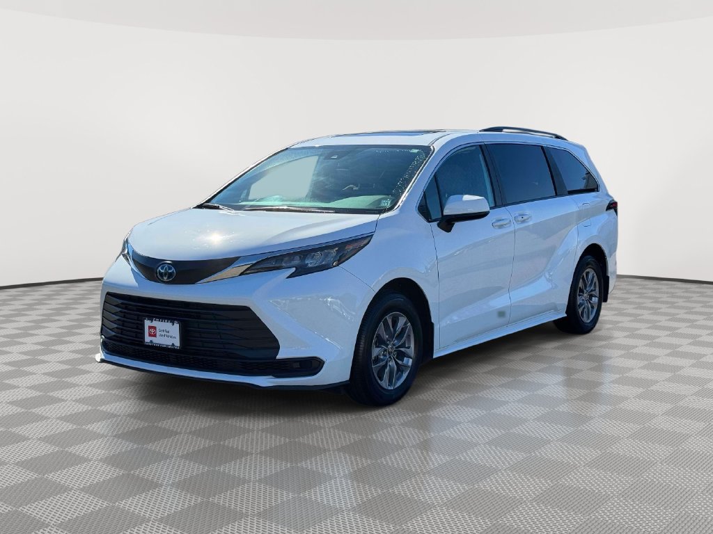 Used 2025 Toyota Sienna LE w/ LE Plus Package AWD/4WD image 3