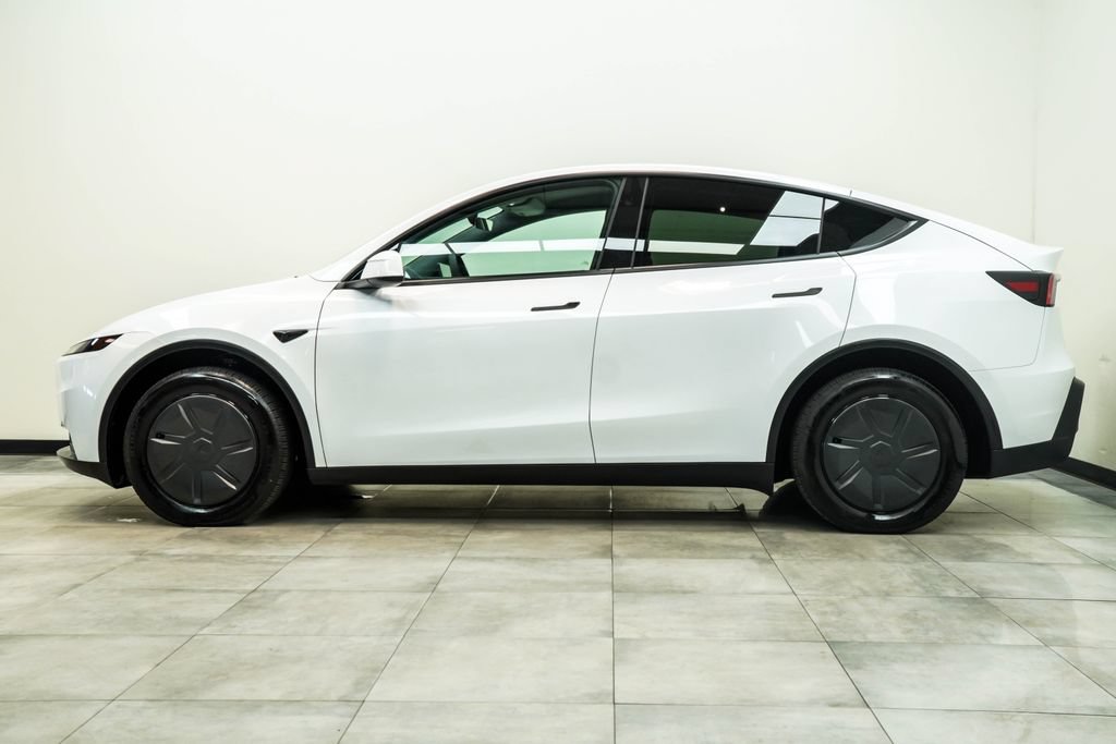 Used 2026 Tesla Model Y 2WD image 10