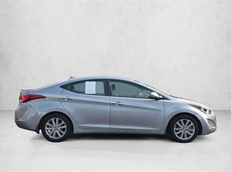 Used 2015 Hyundai Elantra SE w/ Option Group 02 FWD video 4