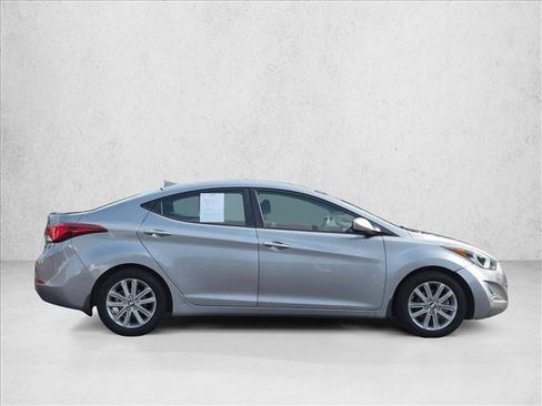 Used 2015 Hyundai Elantra SE w/ Option Group 02 FWD image 4