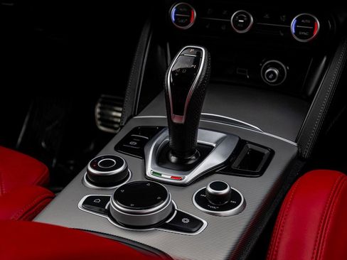 Used 2024 Alfa Romeo Stelvio Veloce image 23