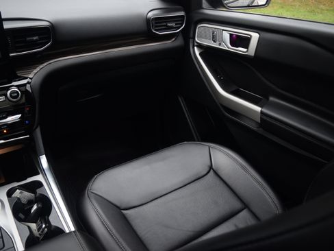 Used 2023 Ford Explorer Limited w/ Equipment Group 301A image 14