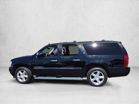 Used 2014 Chevrolet Suburban LTZ RWD image 9