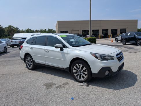 Used 2018 Subaru Outback 2.5i Touring AWD/4WD image 2