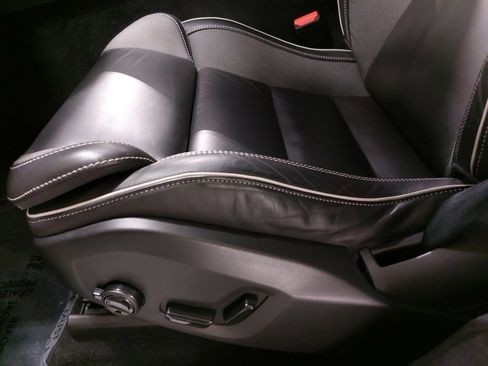 Used 2022 Volvo XC60 B6 R-Design w/ Advanced Package image 30