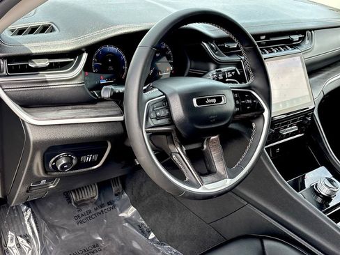 Used 2023 Jeep Grand Cherokee L Limited RWD image 10