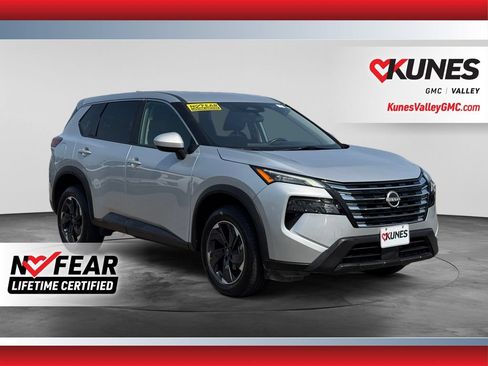 Used 2025 Nissan Rogue SV AWD/4WD image 1