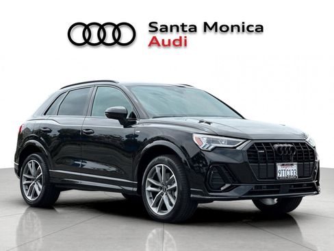 Used 2025 Audi Q3 2.0T Premium w/ Black Optic Sport Package AWD/4WD image 9