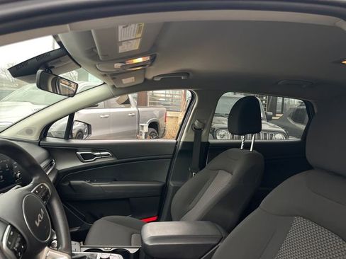 Used 2024 Kia Sportage LX image 8