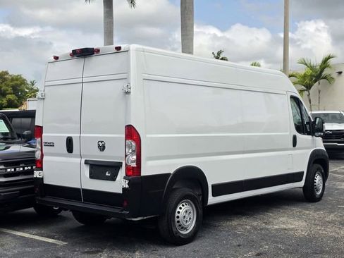 Used 2024 RAM ProMaster 2500 w/ Convenience Group FWD image 3