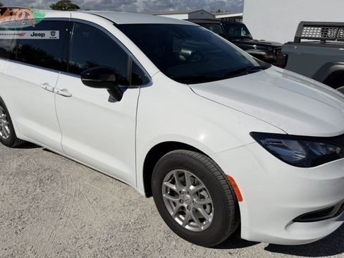 New 2026 Chrysler Voyager LX image 1