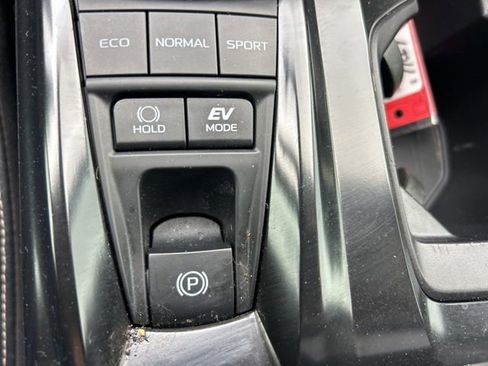 Used 2025 Toyota Camry SE w/ Convenience Package FWD image 18