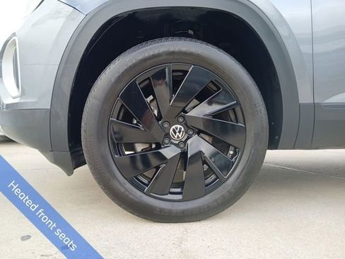 Used 2024 Volkswagen Atlas SE w/ Black Wheel Package image 5