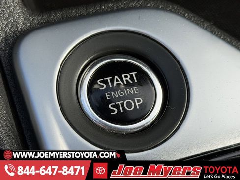 Used 2025 Nissan Sentra SV image 22