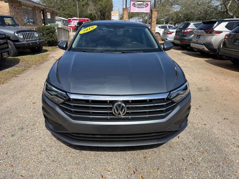 Used 2019 Volkswagen Jetta SE image 2