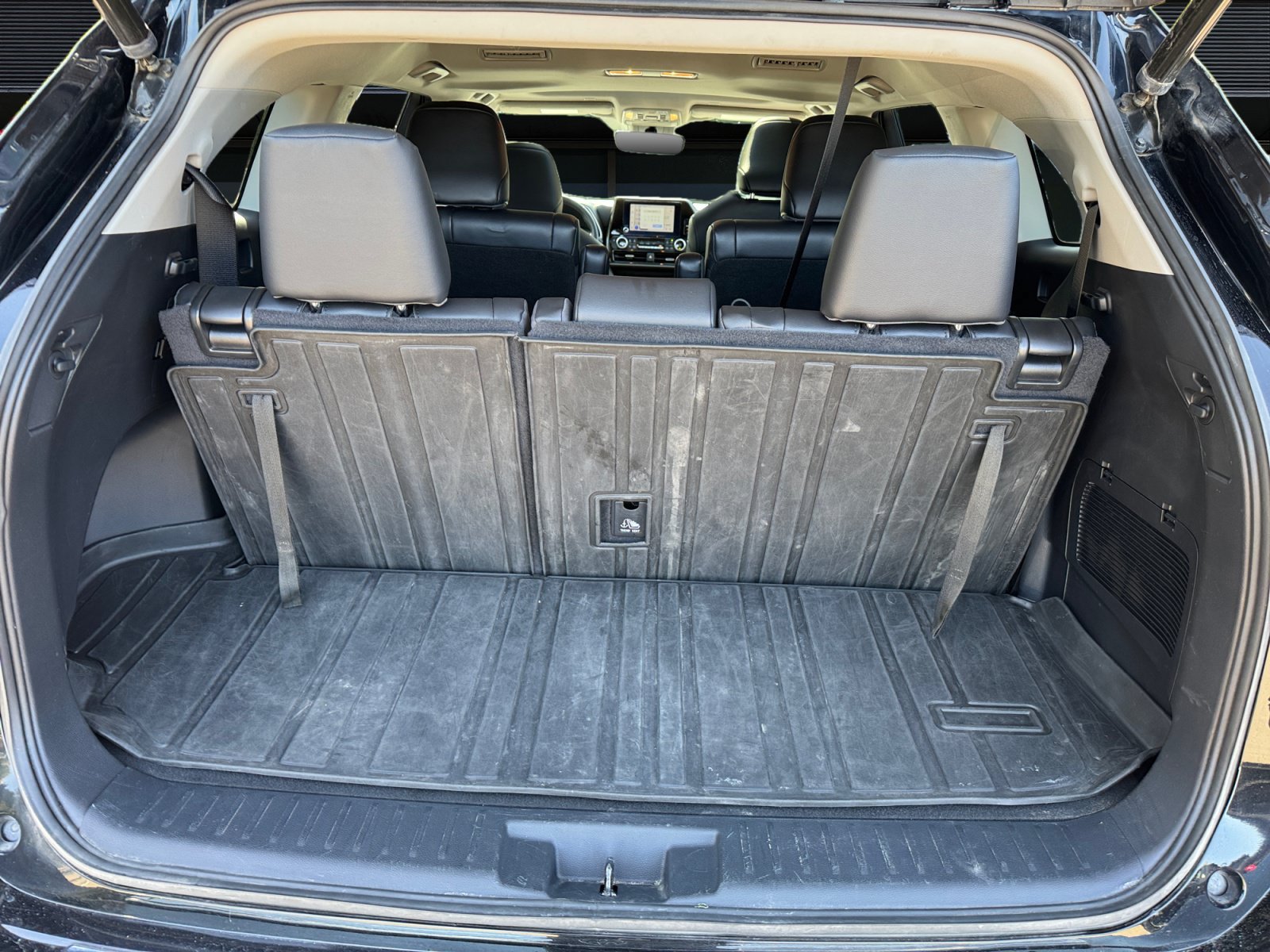 Used 2023 Toyota Highlander XLE AWD/4WD image 12