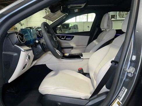 Used 2025 Mercedes-Benz C 300 4MATIC Sedan image 19