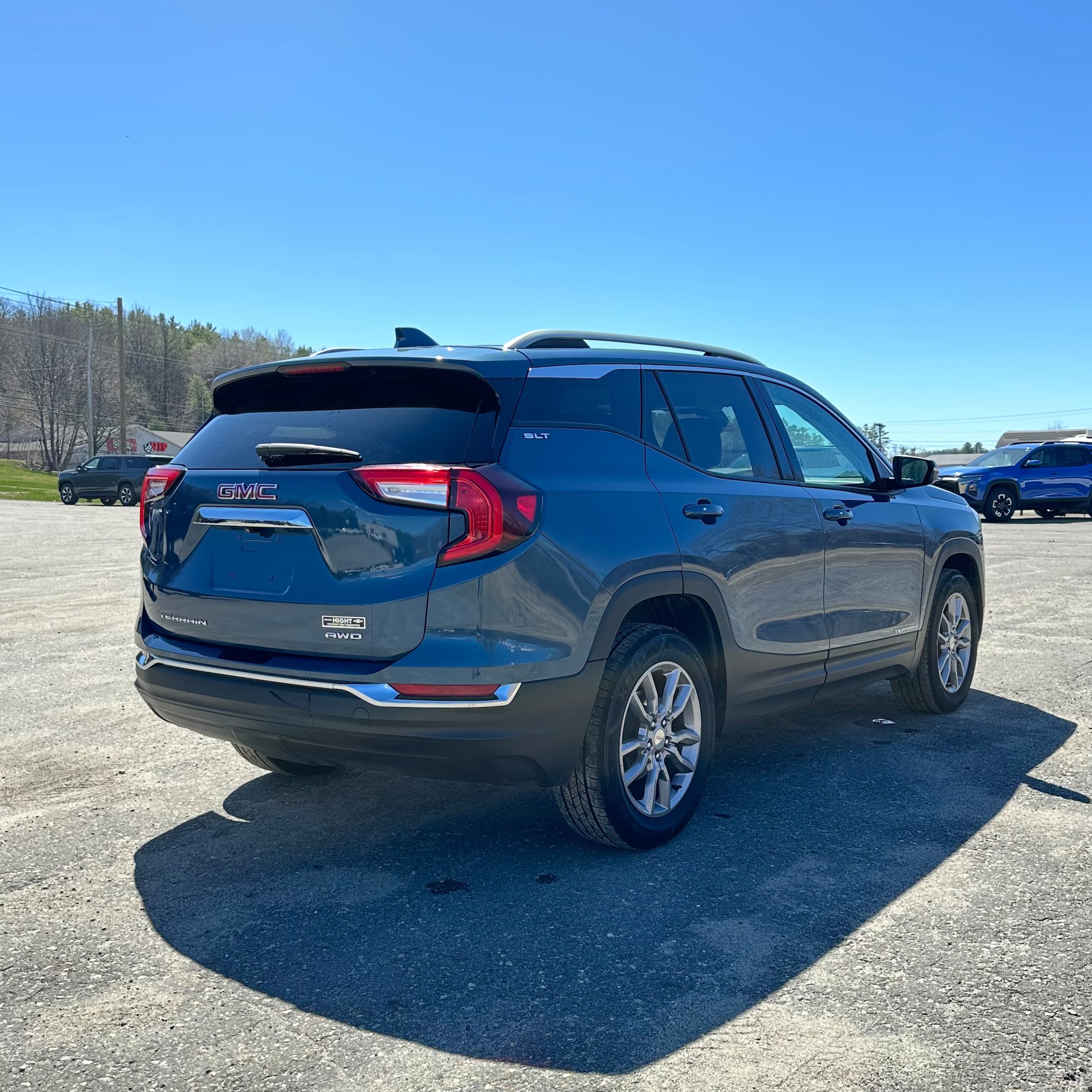 Used 2024 GMC Terrain SLT AWD/4WD image 3