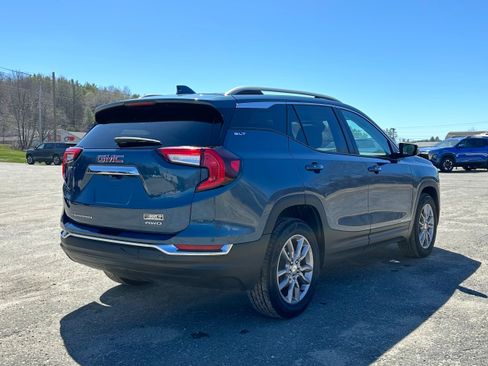 Used 2024 GMC Terrain SLT AWD/4WD image 3