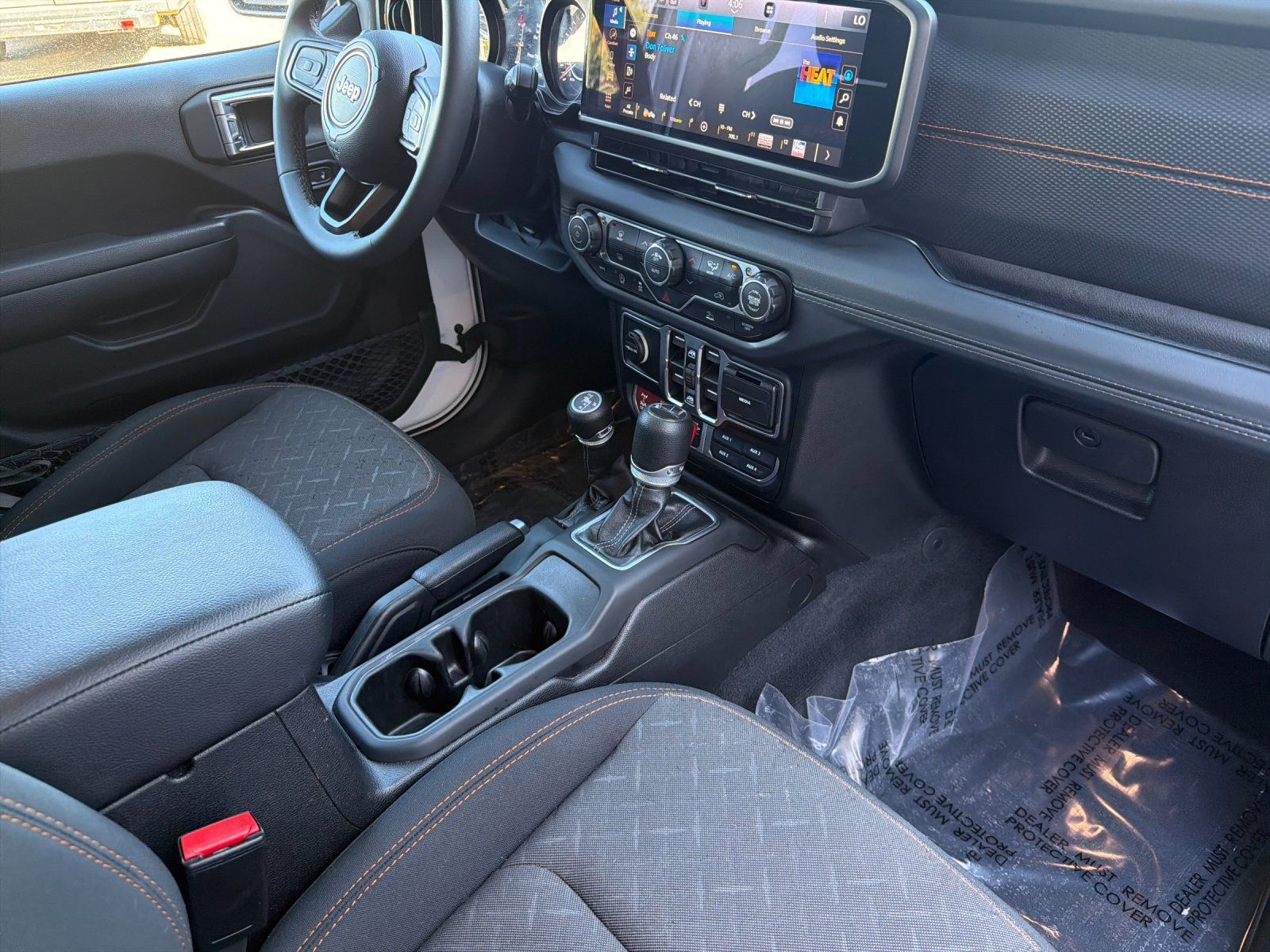 Used 2026 Jeep Gladiator Mojave AWD/4WD image 17