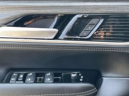 Used 2024 Jeep Wagoneer Series II AWD/4WD image 19