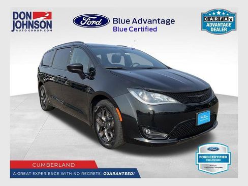 Used 2020 Chrysler Pacifica Touring-L FWD image 1
