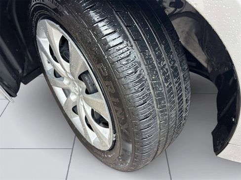 Used 2022 Toyota Corolla LE image 8