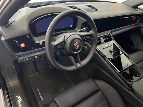New 2026 Porsche Panamera 4 image 4