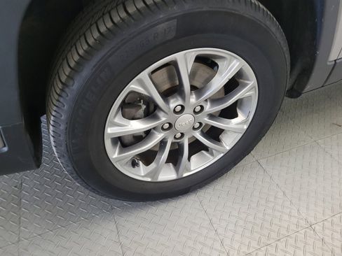 Used 2020 Jeep Cherokee Latitude Plus w/ Cold Weather Group image 31