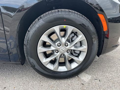 New 2026 Chrysler Pacifica Select image 42