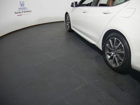 Used 2018 Acura TLX V6 SH-AWD w/ Technology Pkg image 11