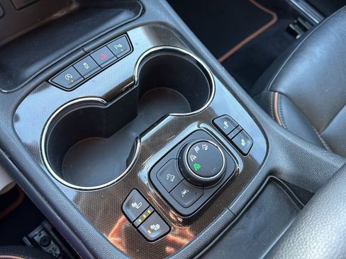 Used 2022 GMC Acadia AT4 image 31