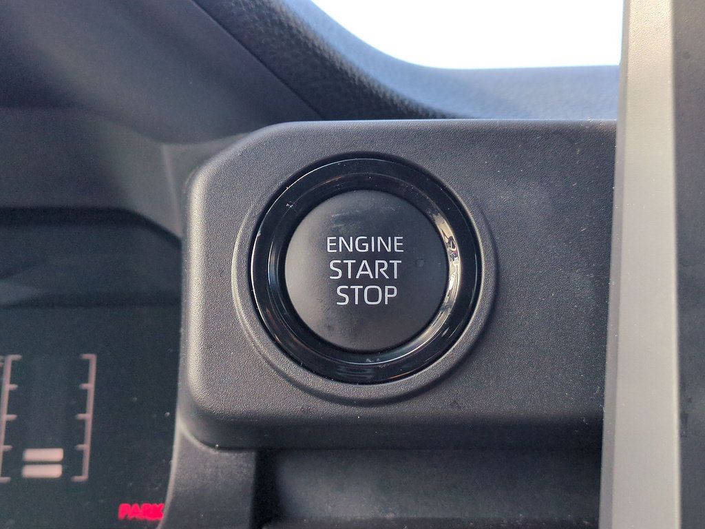 Certified 2025 Toyota Tacoma SR5 AWD/4WD image 26