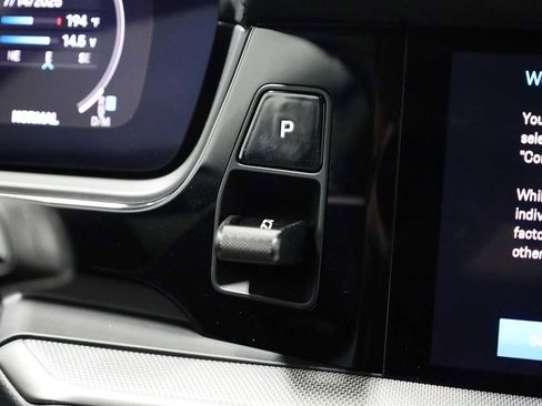 Certified 2024 Porsche Cayenne Coupe image 29