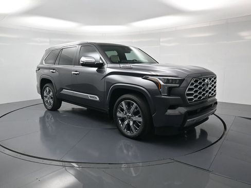 Used 2025 Toyota Sequoia Capstone image 32