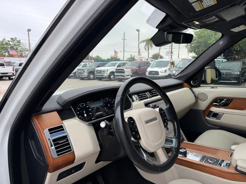 Used 2018 Land Rover Range Rover HSE image 11
