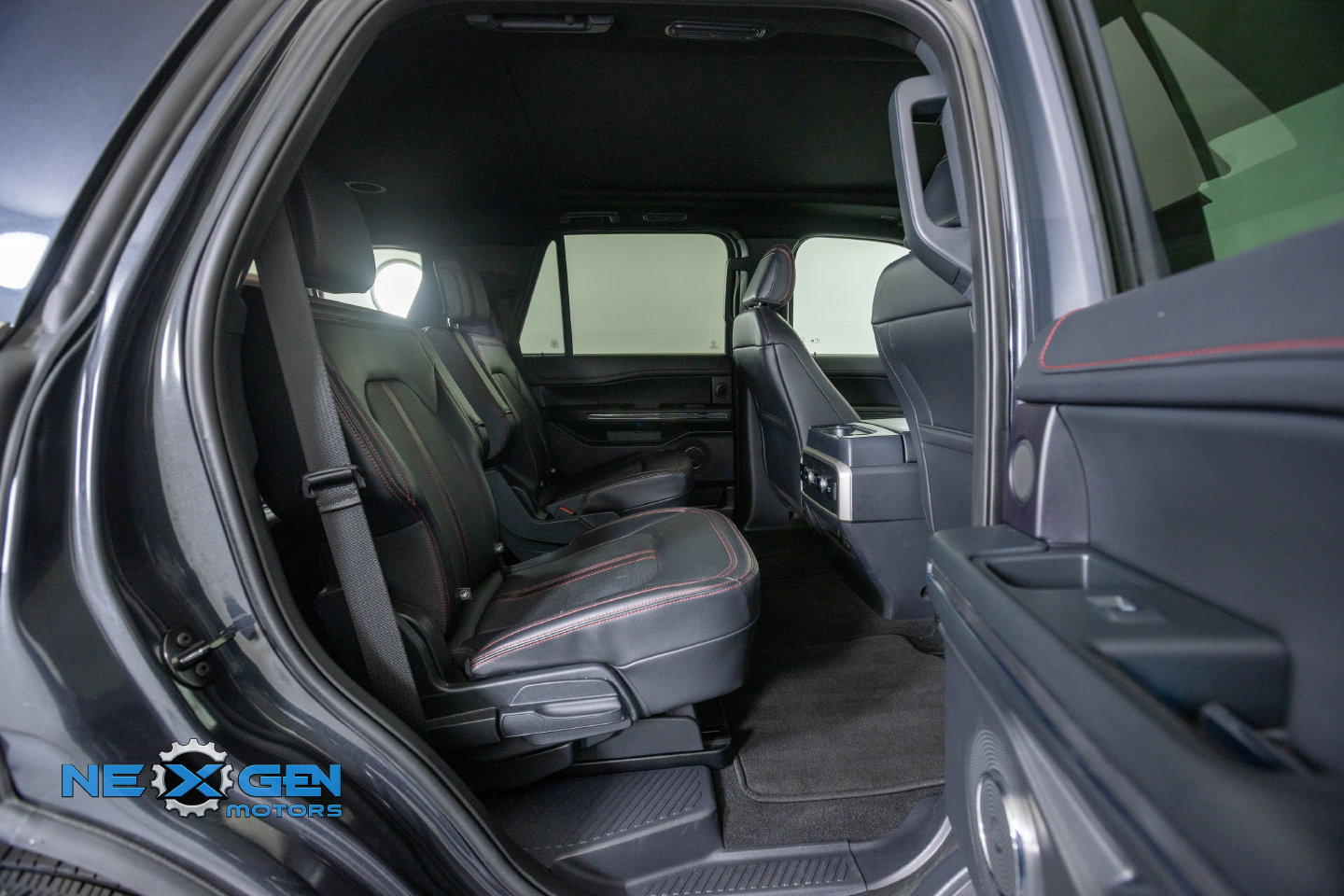 Used 2024 Ford Expedition Limited AWD/4WD image 39