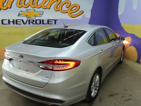 Used 2018 Ford Fusion SE w/ Equipment Group 202A FWD image 8