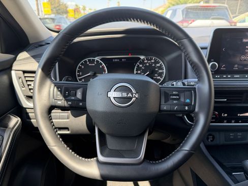 Used 2025 Nissan Rogue SV FWD image 30