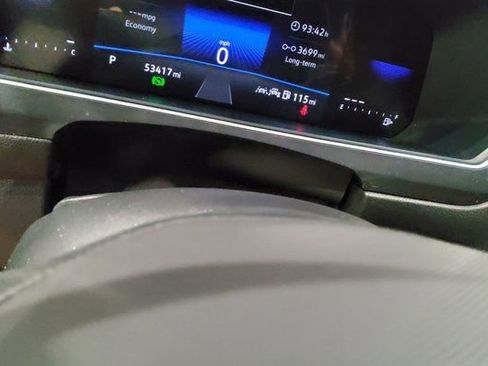 Used 2024 Volkswagen Tiguan SE image 31