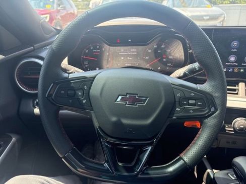 Used 2026 Chevrolet Trax RS w/ Sunroof Package FWD image 8
