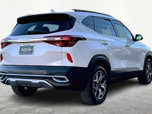 Used 2023 Kia Seltos EX image 2