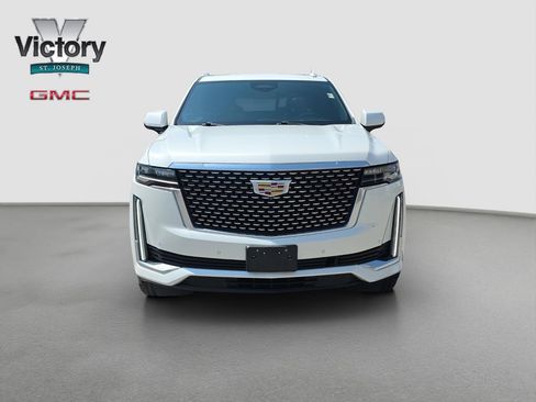 Used 2022 Cadillac Escalade Premium Luxury w/ LPO, Radiant Package RWD image 2
