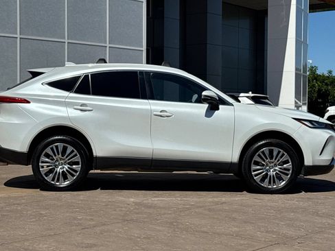 Certified 2023 Toyota Venza XLE AWD/4WD image 3