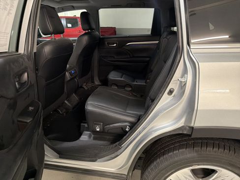 Used 2019 Toyota Highlander Limited w/ Protection Package #3 AWD/4WD image 8