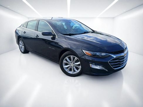 Used 2023 Chevrolet Malibu LT w/ Driver Confidence Package FWD image 2